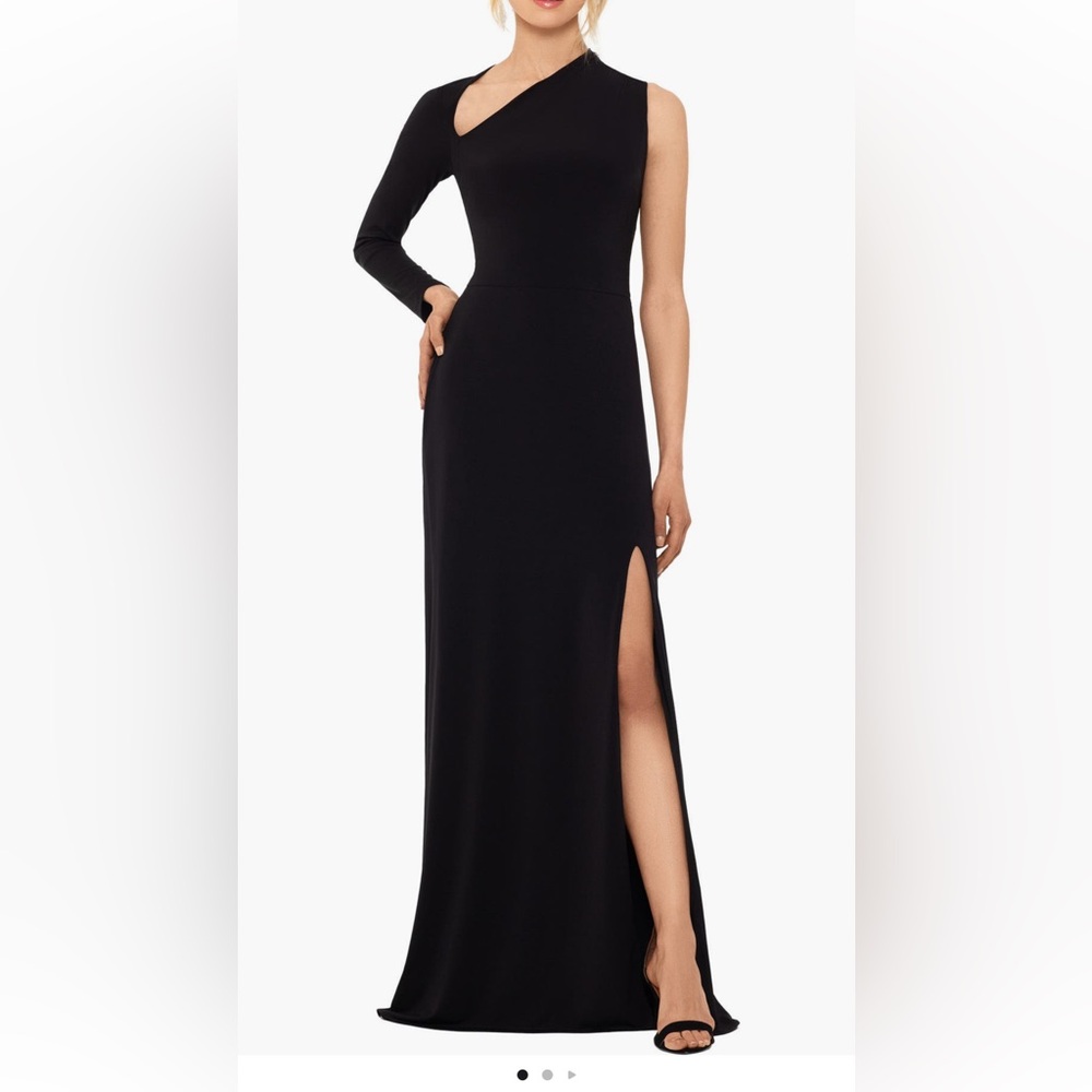 Elegant Black One-Shoulder Gown